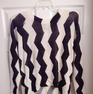 🎈PRICE DROP NWT H&M Black and Cream Sweater